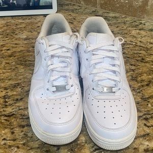 Nike womens Air Force 1 Shoes White Sneakers Womens Size 8, fair condition
